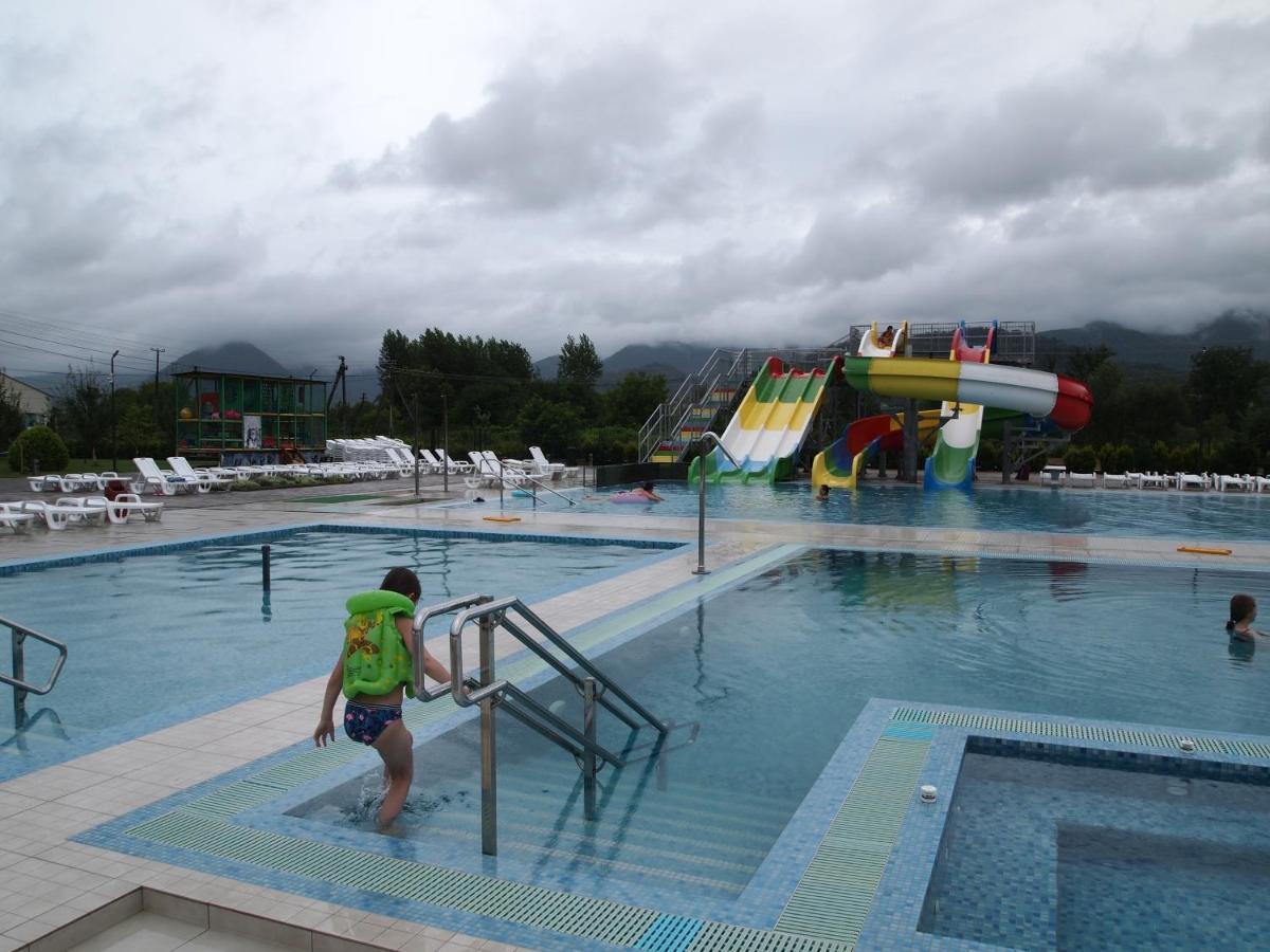 Tulipan Hotel Aquapark Vyshkove Exterior foto