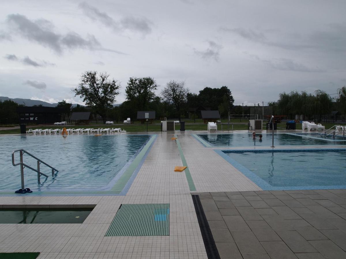 Tulipan Hotel Aquapark Vyshkove Exterior foto
