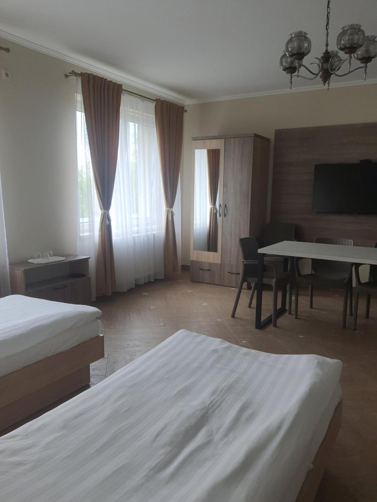 Tulipan Hotel Aquapark Vyshkove Exterior foto