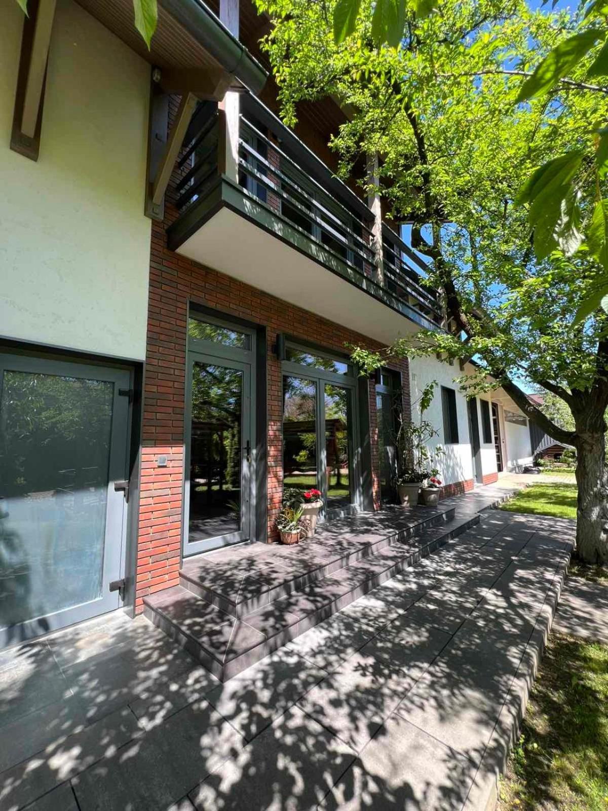 Tulipan Hotel Aquapark Vyshkove Exterior foto