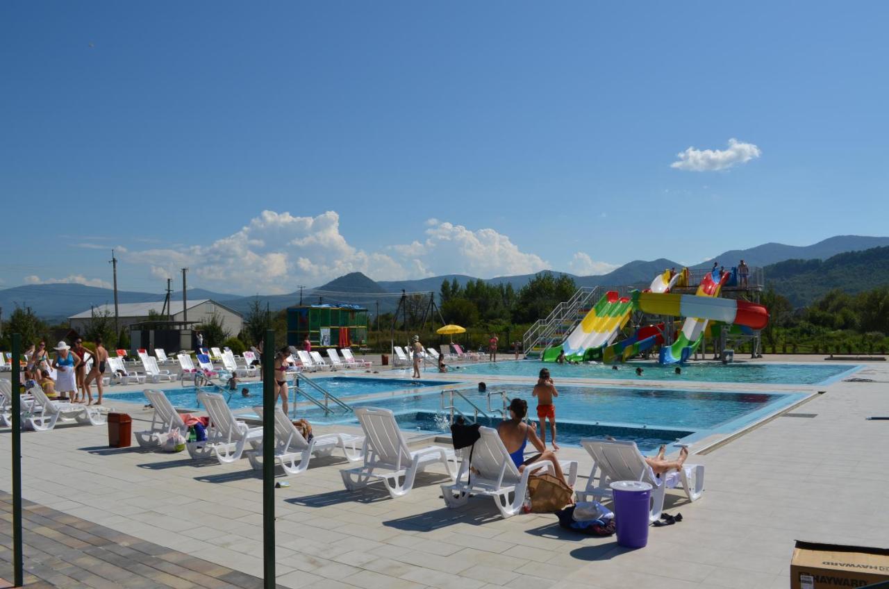 Tulipan Hotel Aquapark Vyshkove Exterior foto